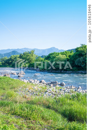 利根川　谷川連峰　月夜野橋付近からの風景　　 105618446