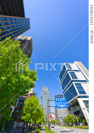 【東京都】8月・青空の東京都、虎ノ門ヒルズを望む 【東京都】8月・青空の東京都、虎ノ門ヒルズを望む 105619691