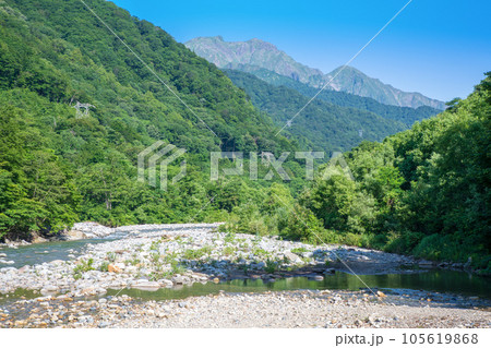 湯檜曽川　谷川連峰　真夏の風景　みなかみ町　　 105619868