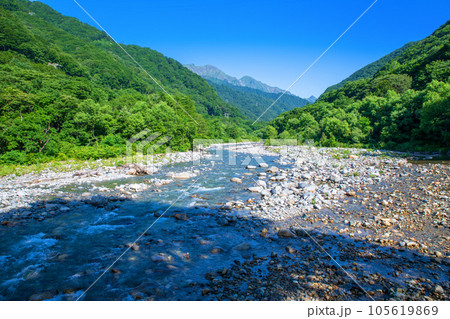 湯檜曽川　谷川連峰　真夏の風景　みなかみ町　　 105619869