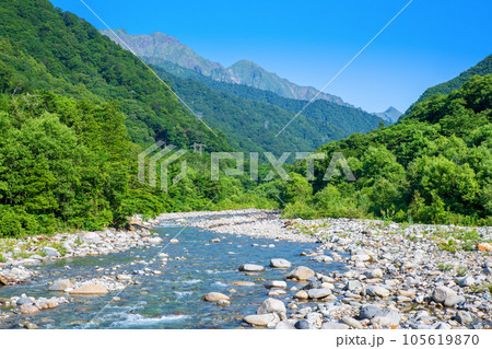 湯檜曽川　谷川連峰　真夏の風景　みなかみ町　　 105619870