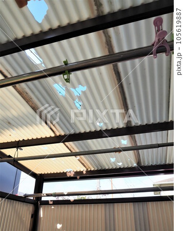 自転車置き場の雹による自然災害 自転車置き場の雹による自然災害 105619887