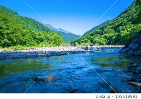 湯檜曽川 谷川連峰 真夏の風景 みなかみ町 湯檜曽川 谷川連峰 真夏の風景 みなかみ町 105619893