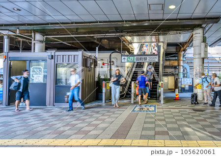 東京都港区の都市風景　田町駅 105620061
