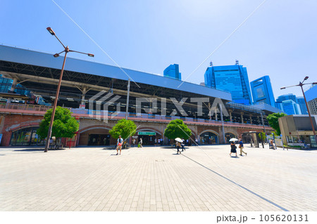 【東京都】8月・青空の東京都、新橋駅 【東京都】8月・青空の東京都、新橋駅 105620131