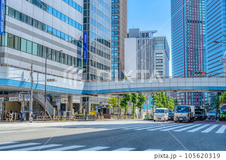 東京都港区の都市風景　田町駅 105620319