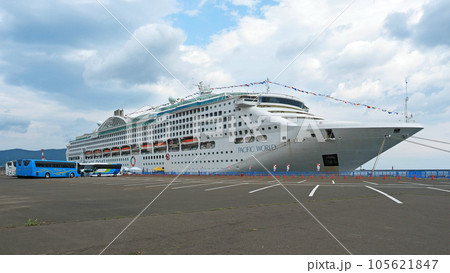 クルーズ客船パシフィック・ワールド　小樽港勝内ふ頭 105621847