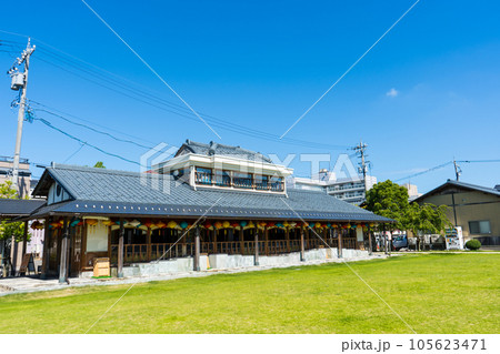 「あわら湯のまち駅」の駅前にある「湯のまち広場」内の足湯|福井県あわら市|芦原温泉イメージ 「あわら湯のまち駅」の駅前にある「湯のまち広場」内の足湯|福井県あわら市|芦原温泉イメージ 105623471