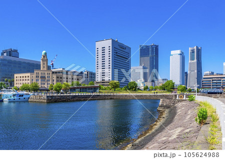 象の鼻防波堤から見たみなとみらい 105624988