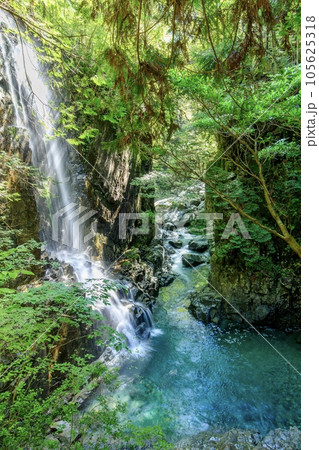 中津川市、付知峡の観音滝 中津川市、付知峡の観音滝 105625318
