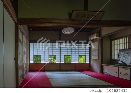 雲龍院 蓮華の間 しきしの景色 新緑の季節(京都) 雲龍院 蓮華の間 しきしの景色 新緑の季節(京都) 105625453