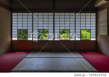 雲龍院　蓮華の間　しきしの景色　新緑の季節（京都） 105625456