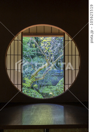 泉涌寺別院 雲龍院 悟りの窓 新緑の季節 泉涌寺別院 雲龍院 悟りの窓 新緑の季節 105625519