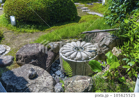 雲龍院 菊紋を象った水琴窟「龍淵のさやけし」(京都・泉涌寺別院) 雲龍院 菊紋を象った水琴窟「龍淵のさやけし」(京都・泉涌寺別院) 105625525