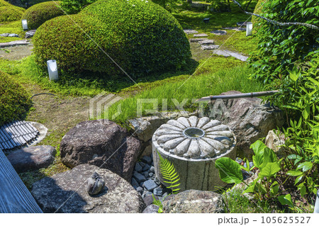 雲龍院　菊紋を象った水琴窟「龍淵のさやけし」（京都・泉涌寺別院） 105625527