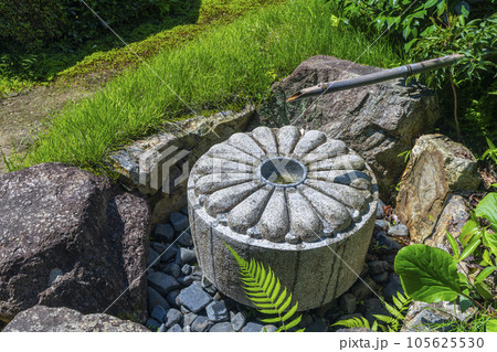 雲龍院　菊紋を象った水琴窟「龍淵のさやけし」（京都・泉涌寺別院） 105625530