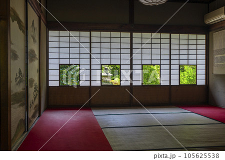 雲龍院　蓮華の間　しきしの景色　新緑の季節（京都） 105625538