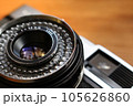 レトロカメラアップ 105626860