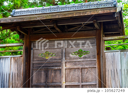 京都、修学院離宮下離宮の御幸門 105627249