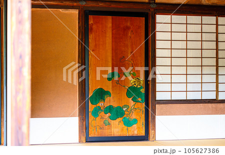 京都、修学院離宮下離宮寿月観の杉戸絵 105627386