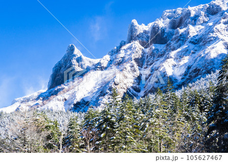 長野県の八ヶ岳雪山登山 行者小屋から見る大同心 長野県の八ヶ岳雪山登山 行者小屋から見る大同心 105627467