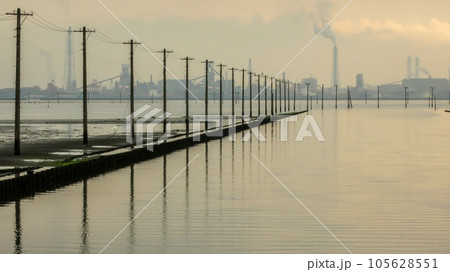 江川海岸の干潟、夕焼け、海、江川せせらぎ、干潟のある風景、 105628551