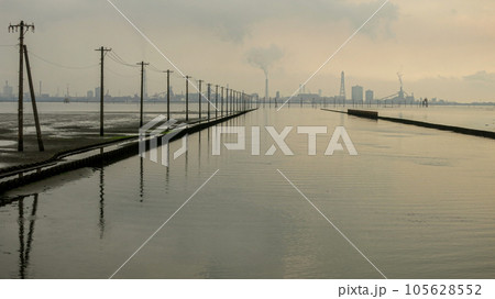 江川海岸の干潟、夕焼け、海、江川せせらぎ、干潟のある風景、 江川海岸の干潟、夕焼け、海、江川せせらぎ、干潟のある風景、 105628552