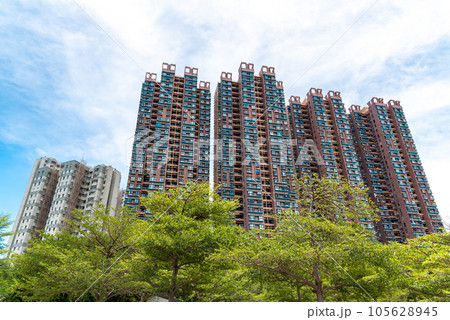 香港のマンション群 105628945