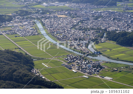石川県加賀市 大聖寺川流域の田畑と住宅地を空撮 石川県加賀市 大聖寺川流域の田畑と住宅地を空撮 105631102