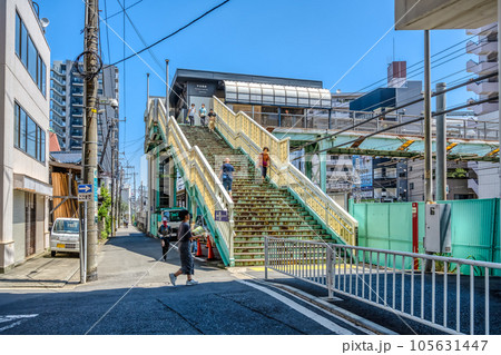 横浜市の都市風景　平沼橋駅 105631447