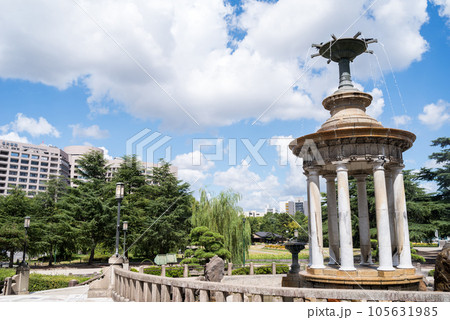 【鶴舞公園】夏空と噴水塔 【鶴舞公園】夏空と噴水塔 105631985
