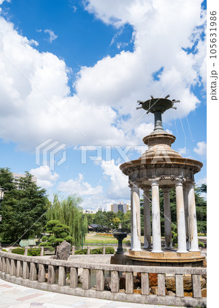 【鶴舞公園】夏空と噴水塔 105631986