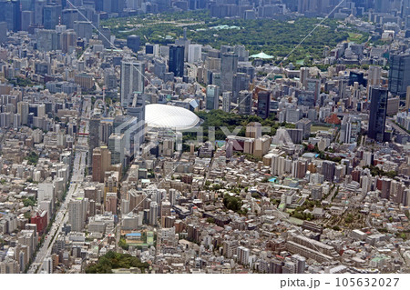 東京ドームを上空から俯瞰 東京ドームを上空から俯瞰 105632027