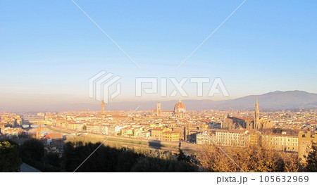 イタリアのトスカーナ州の州都フィレンツェ(Firenze) 105632969