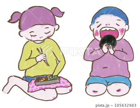 座ってお弁当を食べる子供達 105632983