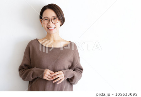 ミドル女性　ポートレート 105633095
