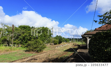ローカル線の小湊鉄道の上総鶴舞駅 105633477
