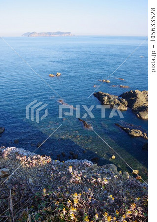 徳島県阿南市 蒲生田岬から伊島・前島・棚子島方面を望む 徳島県阿南市 蒲生田岬から伊島・前島・棚子島方面を望む 105633528