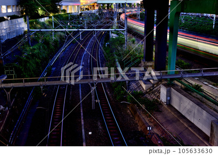 池袋大橋から見た池袋駅方面のJRと私鉄各線の夜景 池袋大橋から見た池袋駅方面のJRと私鉄各線の夜景 105633630