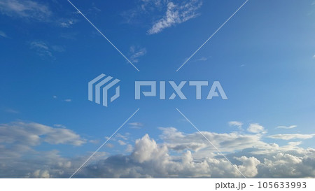 一瞬の出来事 夏の空 夏の空模様 空模様 空 雲 105633993