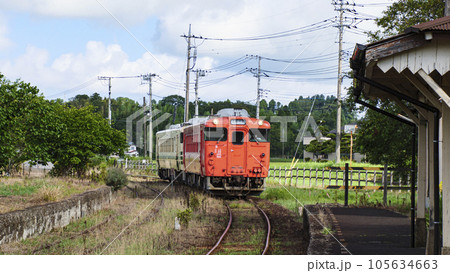 ローカル線の小湊鉄道の上総鶴舞駅 105634663