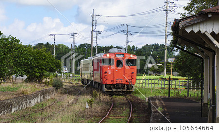 ローカル線の小湊鉄道の上総鶴舞駅 105634664