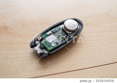 車　リモコン　電池 105634856