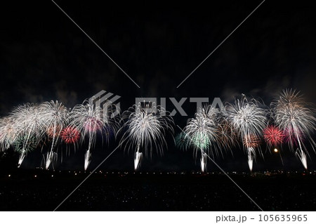 長岡花火のフェニックスと正三尺玉 長岡花火のフェニックスと正三尺玉 105635965