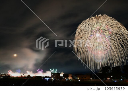 長岡花火のフェニックスと正三尺玉 長岡花火のフェニックスと正三尺玉 105635979