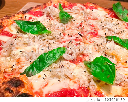 イタリア料理・しらすのマルゲリータピザ 105636189