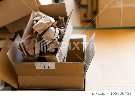 段ボール箱 段ボール箱 105636453