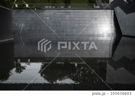 光と陰【長野県立美術館】 105636603