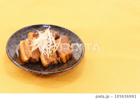 豚肉　三枚肉の煮物　おかず　肉料理 105636991