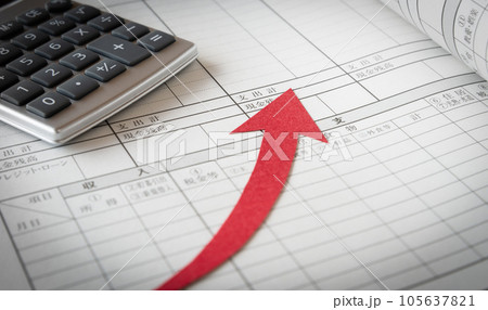 家計簿と上昇矢印 家計管理 収支 家計簿と上昇矢印 家計管理 収支 105637821